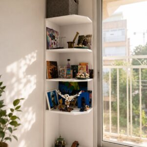 מדפים פינתיים
